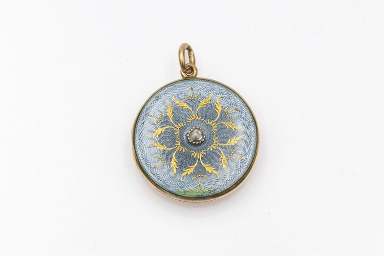 Pendentif Pendentif médaillon ancien en or jaune, émail guilloché et diamant 58 Facettes 12201