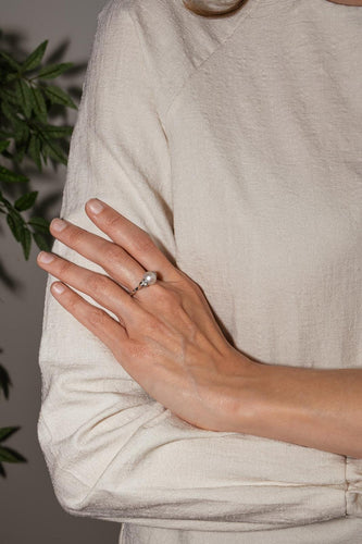 Bague 55 Bague en or blanc et platine, perle et diamants 58 Facettes 5488787CN