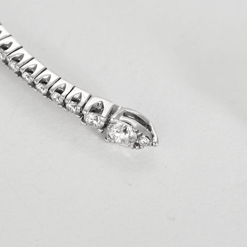 Bracelet Bracelet jonc flexible en or blanc et diamants 58 Facettes P11L6