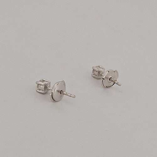 Boucles d'oreilles Boucles d'oreilles puces en or blanc et brillants 58 Facettes 2090738