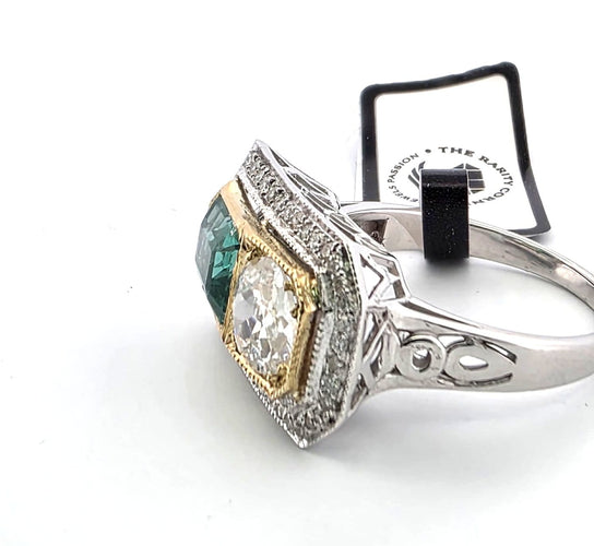 Bague 54 Bague en or jaune et blanc 18 ct, diamants et émeraude 58 Facettes 359/26 A