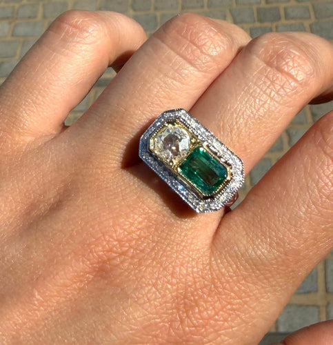 Bague 54 Bague en or jaune et blanc 18 ct, diamants et émeraude 58 Facettes 359/26 A