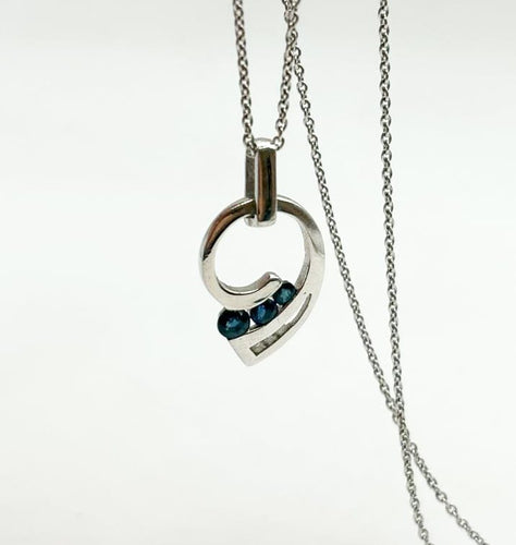 Collier Collier en or blanc 18 carats, diamants et saphirs 58 Facettes #5024