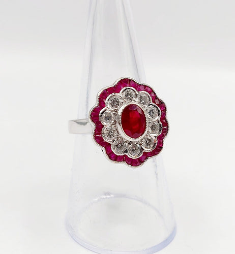 Bague 53.5 Bague marguerite vintage en or blanc, rubis et diamants 58 Facettes A07261