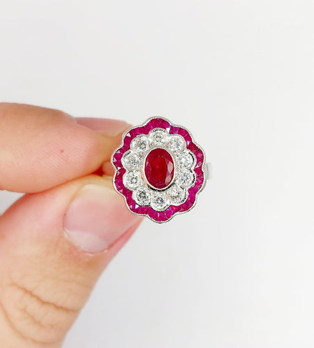 Bague 53.5 Bague marguerite vintage en or blanc, rubis et diamants 58 Facettes A07261