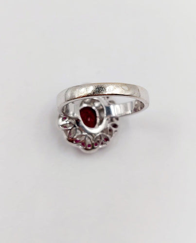 Bague 53.5 Bague marguerite vintage en or blanc, rubis et diamants 58 Facettes A07261