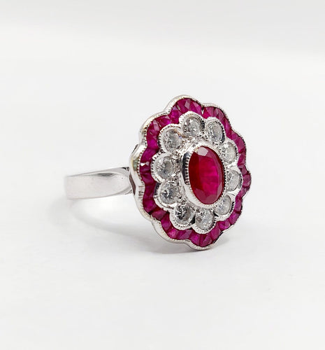 Bague 53.5 Bague marguerite vintage en or blanc, rubis et diamants 58 Facettes A07261