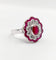 Bague 53.5 Bague marguerite vintage en or blanc, rubis et diamants 58 Facettes A07261
