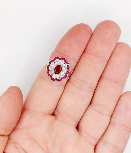 Bague 53.5 Bague marguerite vintage en or blanc, rubis et diamants 58 Facettes A07261