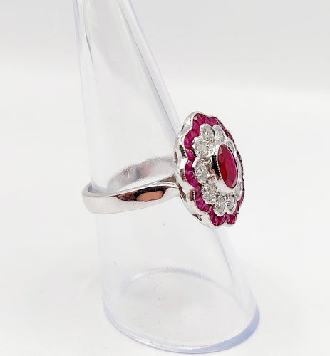 Bague 53.5 Bague marguerite vintage en or blanc, rubis et diamants 58 Facettes A07261