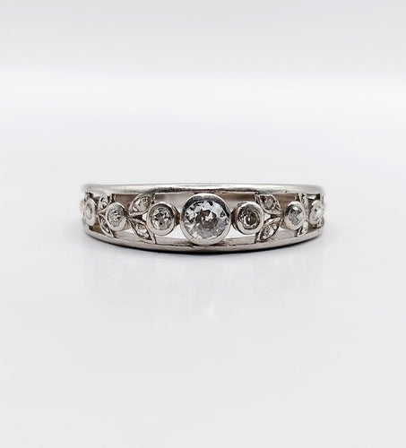 Bague 54 Bague jarretière Art déco en platine et diamants 58 Facettes A07266