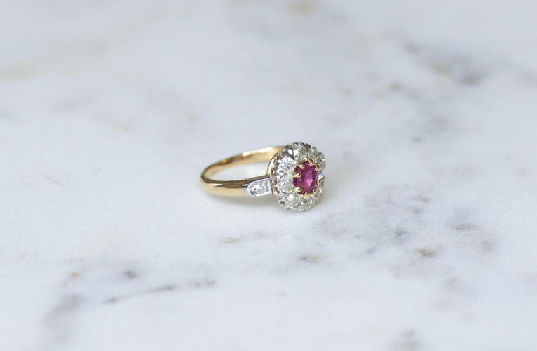 Bague 52.5 Bague marguerite ancienne en or rose, platine, rubis birman et diamants 58 Facettes