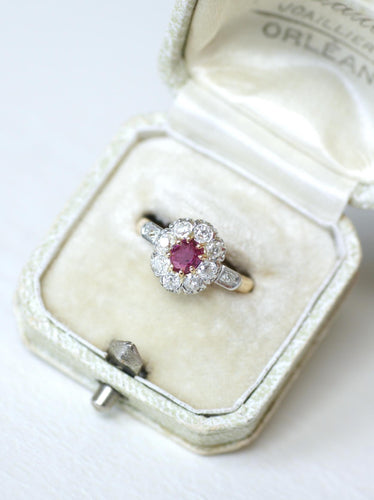 Bague 52.5 Bague marguerite ancienne en or rose, platine, rubis birman et diamants 58 Facettes