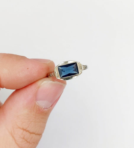 Bague 56 Art déco - Bague géométrique en or blanc 18k et verre bleu 58 Facettes A07155