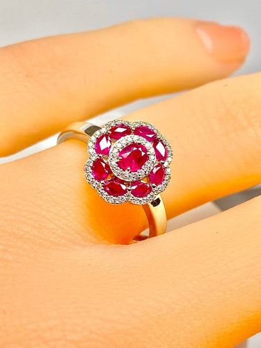 Bague 52 Bague en or blanc, rubis et diamants 58 Facettes AB733