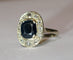 Bague 54 Bague ovale en or blanc, saphir et diamants 58 Facettes 612