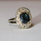 Bague 54 Bague ovale en or blanc, saphir et diamants 58 Facettes 612