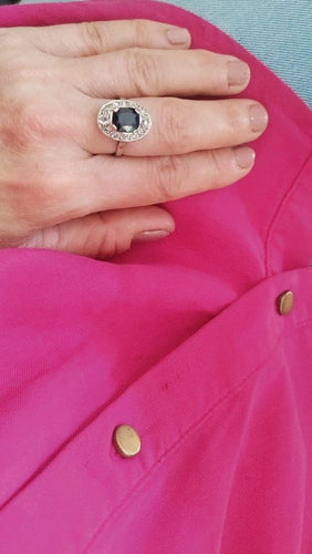 Bague 54 Bague ovale en or blanc, saphir et diamants 58 Facettes 612
