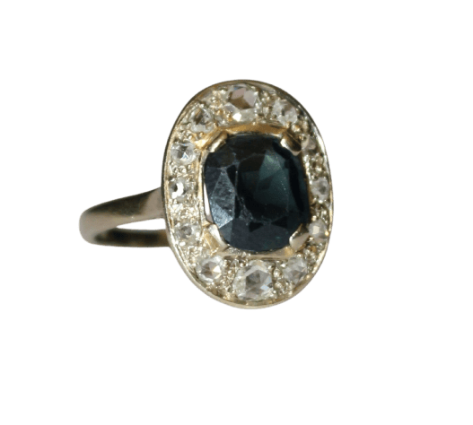 Bague 54 Bague ovale en or blanc, saphir et diamants 58 Facettes 612