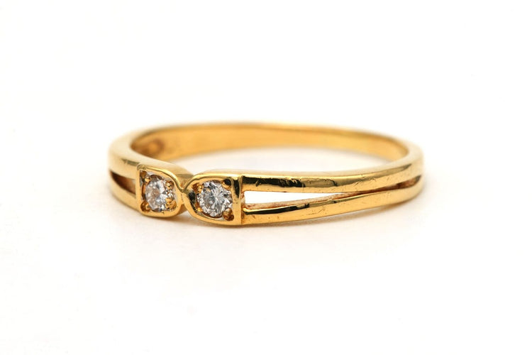 Bague 52 Bague contemporaine en or jaune 18 carats et diamants 58 Facettes 23829