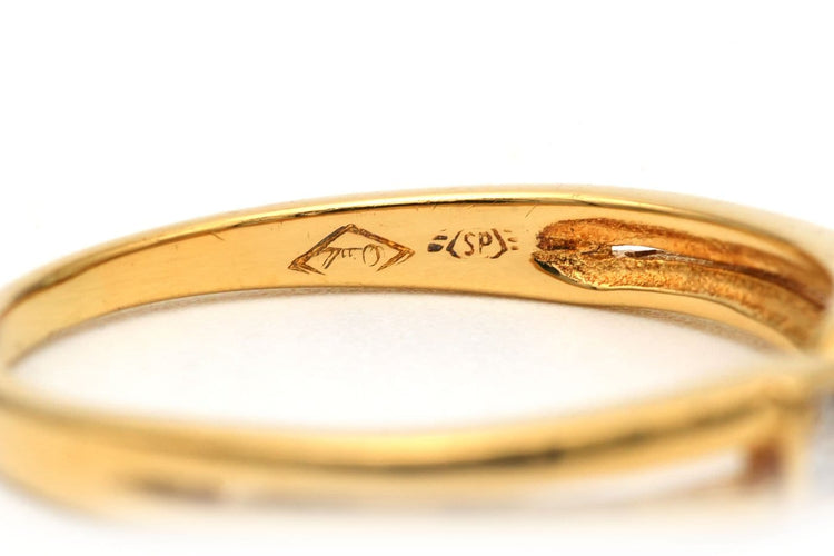 Bague 52 Bague contemporaine en or jaune 18 carats et diamants 58 Facettes 23829