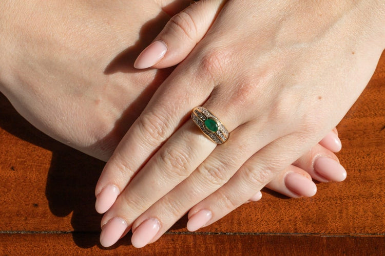 Bague 53 Bague vintage en or jaune avec émeraude et diamants 58 Facettes 12077