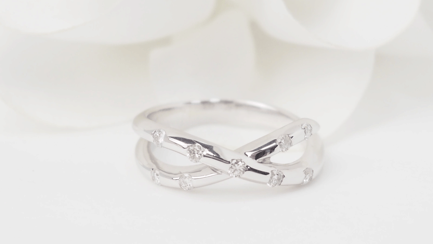 Bague 50 Bague croisée en or blanc 18k et diamants 58 Facettes 30472
