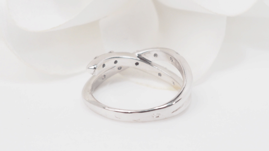 Bague 50 Bague croisée en or blanc 18k et diamants 58 Facettes 30472