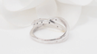 Bague 50 Bague croisée en or blanc 18k et diamants 58 Facettes 30472