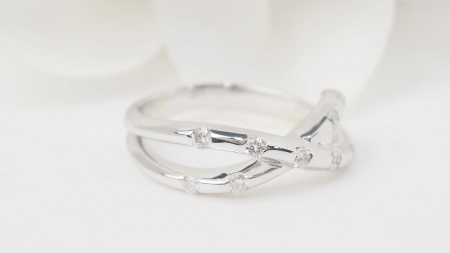 Bague 50 Bague croisée en or blanc 18k et diamants 58 Facettes 30472