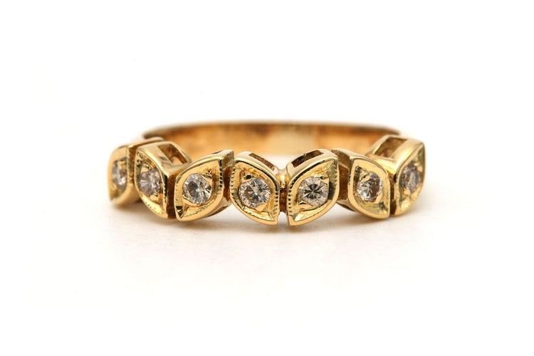Bague 49 Bague contemporaine en or jaune 18 carats et diamants 58 Facettes 23830