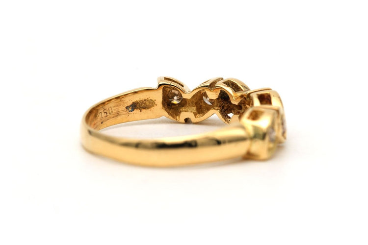 Bague 49 Bague contemporaine en or jaune 18 carats et diamants 58 Facettes 23830