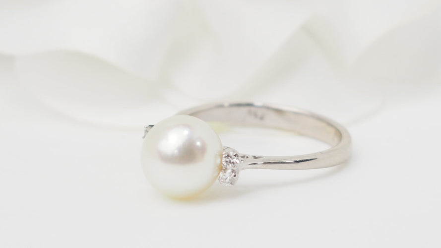 Bague 55 Bague en or blanc avec perle de culture et diamants 58 Facettes 32827