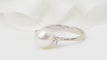 Bague 55 Bague en or blanc avec perle de culture et diamants 58 Facettes 32827