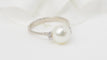 Bague 55 Bague en or blanc avec perle de culture et diamants 58 Facettes 32827