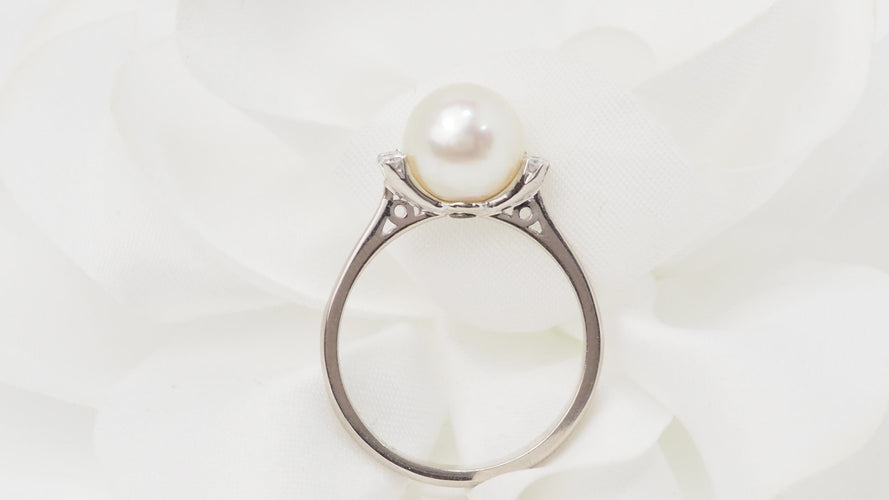 Bague 55 Bague en or blanc avec perle de culture et diamants 58 Facettes 32827