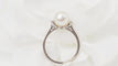 Bague 55 Bague en or blanc avec perle de culture et diamants 58 Facettes 32827