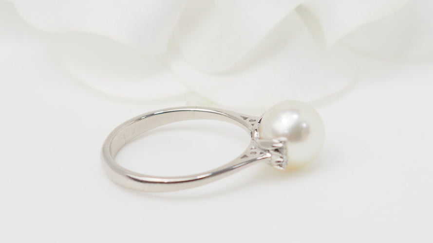 Bague 55 Bague en or blanc avec perle de culture et diamants 58 Facettes 32827