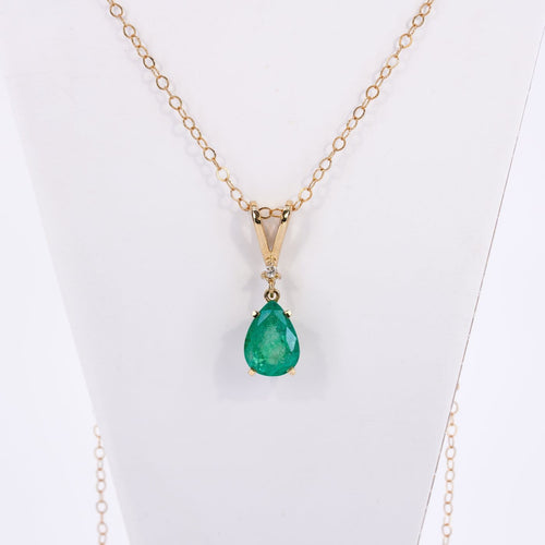 Pendentif Pendentif en or jaune 14 ct avec émeraude et diamant 58 Facettes P002