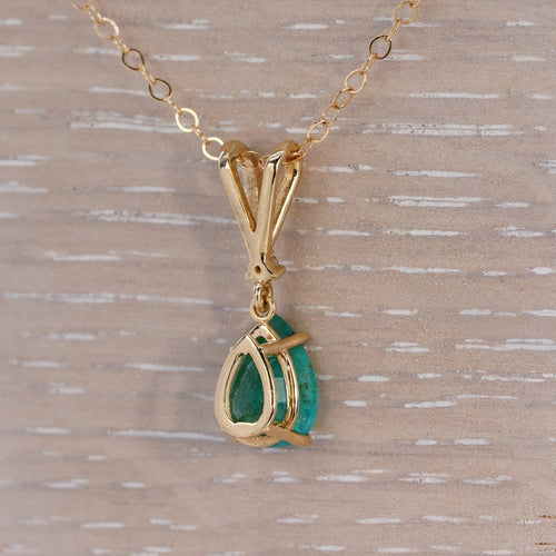 Pendentif Pendentif en or jaune 14 ct avec émeraude et diamant 58 Facettes P002