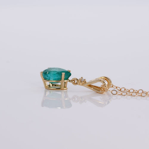 Pendentif Pendentif en or jaune 14 ct avec émeraude et diamant 58 Facettes P002