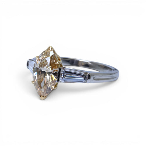 Bague 52 Bague solitaire en or jaune et platine avec diamant navette 58 Facettes
