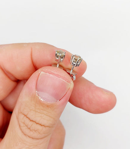 Puces d'oreilles vintage en or blanc et diamants cognac 58 Facettes A07310