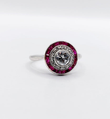Bague 51.5 Bague cible Art déco en or blanc, platine, diamant et rubis synthétiques 58 Facettes A07317