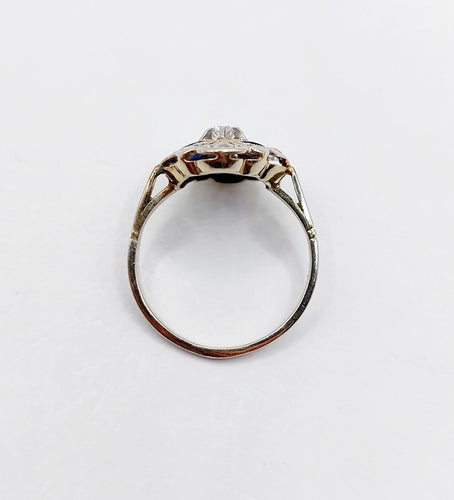 Bague 46 Bague marquise Art déco en or blanc 18K, platine, diamant et saphirs synthétiques 58 Facettes A07321