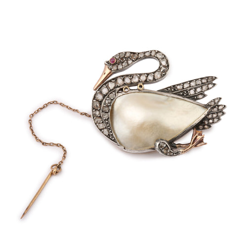 Broche Broche Cygne en or jaune et gris, nacre, diamants et rubis 58 Facettes BRO74