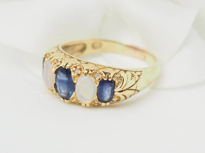 https://cdn.shopify.com/s/files/1/0750/3799/9372/files/l-aurore-bague-jarretiere-or-jaune-saphir-pierre-lune_c29d15b0-2d86-4440-9efc-856472fca24e.jpg?v=1790859123