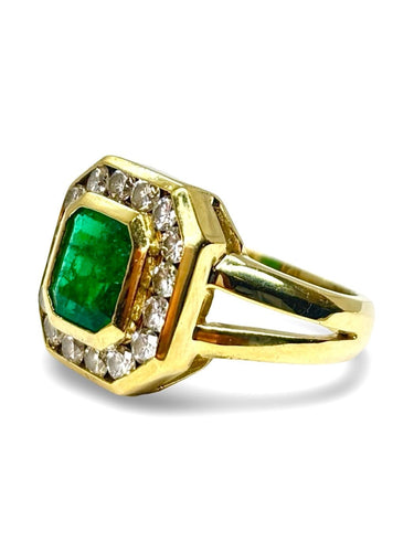 Bague 55 Bague en or jaune 18K, émeraude et diamants 58 Facettes 1997