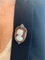 https://cdn.shopify.com/s/files/1/0647/1470/3075/files/Broche_Ancienne_-_Broche_Pendentif_Camee_Agate_Perles_Argent_Or_Jaune_-_Joaillerie_Paris_-_Les_Pierres_de_Julie_1.png?v=1780393628