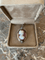 https://cdn.shopify.com/s/files/1/0647/1470/3075/files/Broche_Ancienne_-_Broche_Pendentif_Camee_Agate_Perles_Argent_Or_Jaune_-_Joaillerie_Paris_-_Les_Pierres_de_Julie.png?v=1780393628